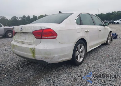 2013 Volkswagen Passat 2.5L Se z USA, uszkodzony, nr VIN 1VWBP7A37DC097267